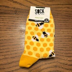 Sock‎ it to Me Bee’s Knees crew socks, NWT